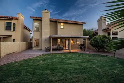 Image de Scottsdale Sunrise - Stylish Home with Fenced Backyard, Pool Access