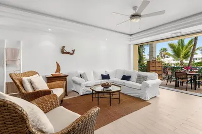Image de Stunning Yacht Club, Short Walk to Beach W\/Pool!