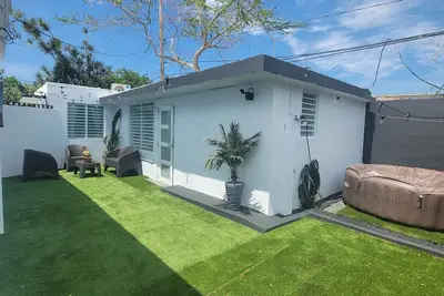 Image de A Coastal Home Adorned w/hottub only 5 minutes from the beach