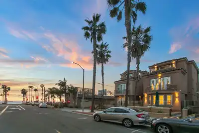 Image de Welcome to the Extraordinary 6th on the Beach Beach-House in Huntington Beach