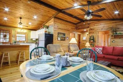 Image de Scenic Cabin Retreat w/ Porch, Firepit & Views