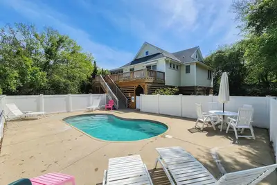 Image de 24 By The Shore is beach living 24 hours a day- Private Pool!