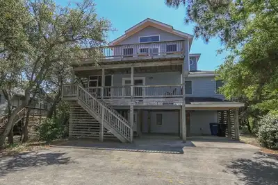 Image de Banks Websight - Just a 3 minute walk from the Obx beach, your perfect vacation home awaits!