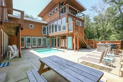 Image de Your perfect Obx vacation awaits in this unique home with Private Pool!