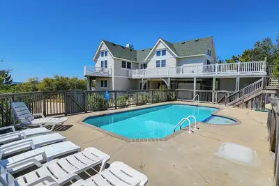 Image de Fabulous Obx vacation home featuring saltwater pool!