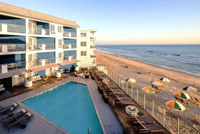 Image de Explore Carlsbad Coastal! 4 Spacious Units, Outdoor Pool, Beachfront Property!