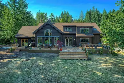 Image de Maple Hill Lodge, Stevenson, Wa Retreat, Hot Tub, Ac, near recreation!