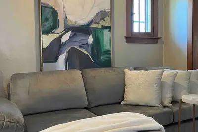 Image de Stylish and Comfortable home centrally located near Chicago