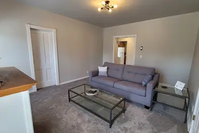 Image de Cozy Modern Upstairs Apartment