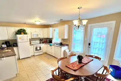 Image de Family & pet-friendly, peaceful rural escape with a heated pool. Hiking nearby.