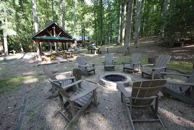 Image de Multiple cabins at Cabin Fever!