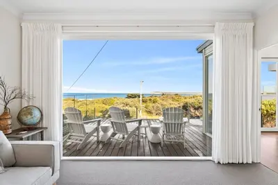 Image de Luxury ocean front holidays, footsteps to beach
