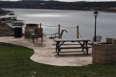 Image de Luxury Condo on Lake Travis with Scenic Views, 3 Pools, Hot Tub, Gym, Tennis, Sauna, Pickleball