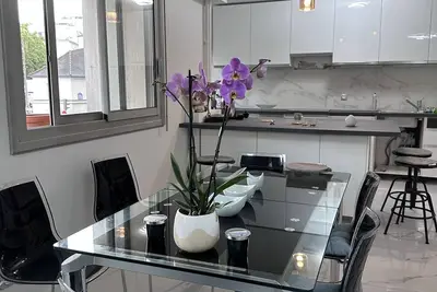 Image de Expo Paris 110m2  avec 3 chambres + véranda+ vue sur Jardin