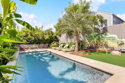 Image de Historic Home with Heated Pool | Near Fq