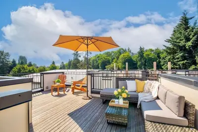 Image de Brand New 3b2b Townhome near SeaTac | Rooftop Deck