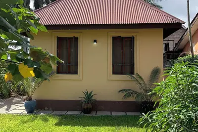 Image de 10-minute walk to the beach! 2-bed house with a kitchen and bathroom.