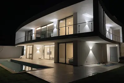 Image de Nouvelle villa moderne avec panorama intégré sur la lagune d'Óbidos.