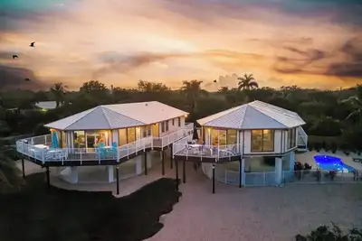 Image de Frigate`s Nest: Luxurious 8-Bed\/8-Bath Single Family with Open Water Views,