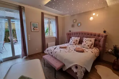 Image de Suite Romantique à 5 mn de la Plage \" la Bulle Romantique \"
