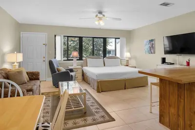 Image de 2 Minutes to the Beach, Condo in Seagrove Beach + Free Attraction Tickets!