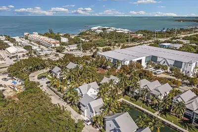 Image de One of the few detached Villa's at Coral Lagoon Resort & Marina.