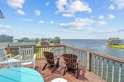 Image de Summer Savings Soundfront Dog Friendly Home w/ Hot Tub, Basketball, Screen Porch