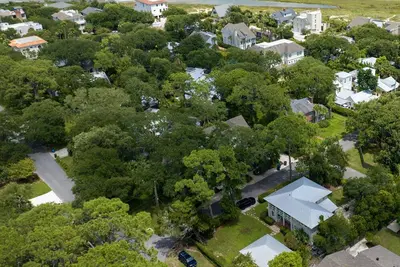 Image de East Beach Oasis near Gould's Inlet, sleeps 10