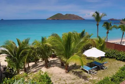 Image de Celina- Modern and open beachfront living, within steps of the beach and shops
