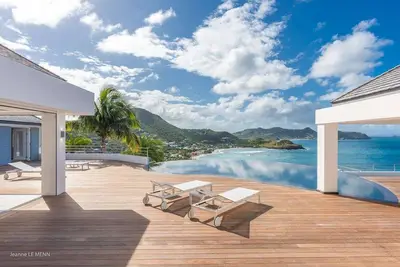 Image de Coco- Contemporary and comfortable, offering stunning island and ocean views