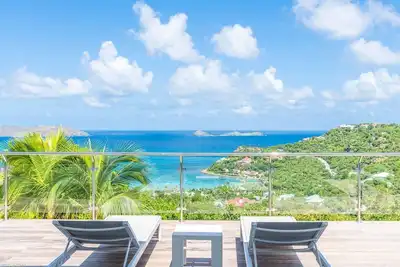 Isia- a contemporary 2-bedroom villa with gorgeous views of St. Jean bay