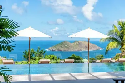 Les Palmes- newly-built, 5-bedroom in the hills of Colombier, lots of privacy