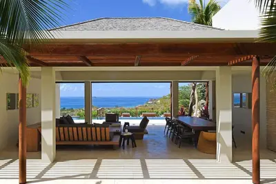 Image de Vesper- Exquisite, private, spacious hillside domain w\/ views, elevator access