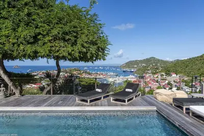 Image de Serenity- Hillside estate, offering spectacular sunsets and views of the harbor