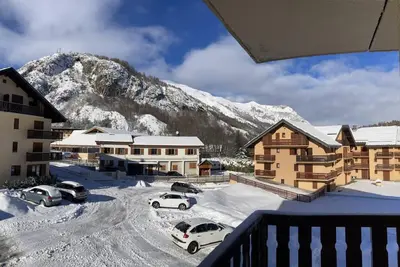 Image de À 280m des pistes de ski, 1er étage, balcon, parking, télévision, casier à ski, 23m², Valloire