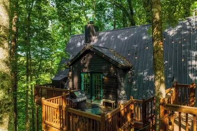 Image de A-Frame, Hot Tub, Grill ~ 5 Miles to Pigeon Forge Attractions!