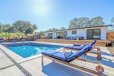 Image de Casa Blanca - Remodeled! Quiet, view and pool!