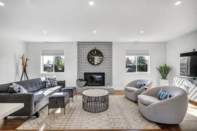 Image de Elmwood - Great Newly Remodeled Family Home! *30+ Day Rental*