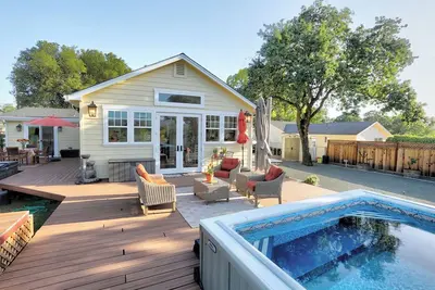 Image de Quiet Country Cottage *30+ Day Rental*