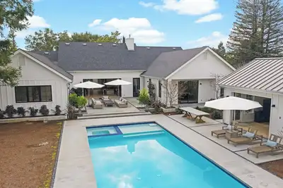 Image de Apple Tree - Your luxury modern farmhouse awaits. 30+ Day Luxury Rental