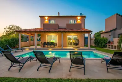 The beautiful Villa Enjoy with a private pool near Pula