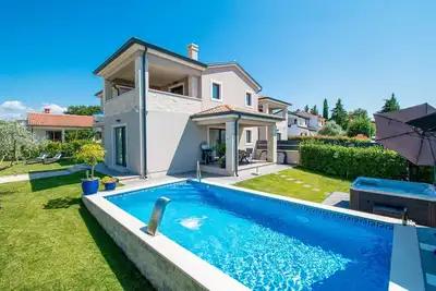 Image de Beautiful villa with a private pool and jacuzzi near Poreč