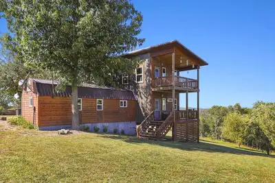 Image de Fox Wood Cabin w/Hot Tub, family-friendly 50 acres