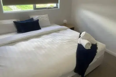 Image de Brand new lux 3 bedroom townhouse located opposite the Wagga Wagga Racecourse.