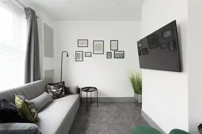 Image de Refurbed for 2024: Southsea 2bd house with garden. Near sea/town/dockyard