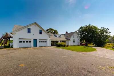 Image de Meadow Farmhouse | Country home in Sedgwick on 6 acres, great for stargazing