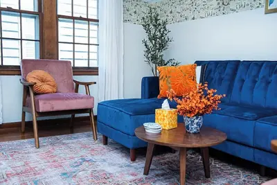 Image de Tangerine Tranquility: 2br*Grill* By Isu & Stadium