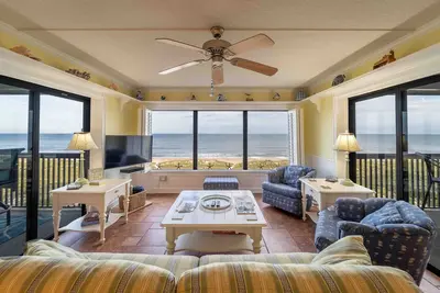 Image de B166 Surf and Racquet | 2br/2ba Oceanfront, Surf & Racquet~ Wonderful 2 Bedroom Oceanfront