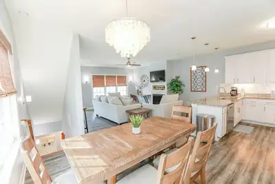 Image de Bright & Comfy Home in Va Beach – 30+ Day Stays