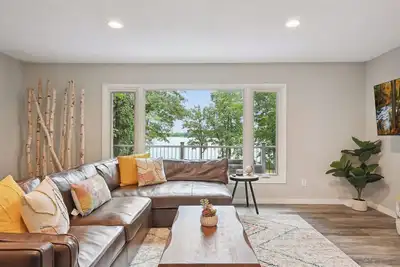 Image de Modern Lakefront Home with Game Room and Large Deck!